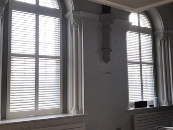 Shaped plantation shutters